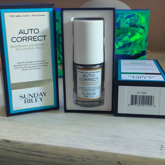 Sunday Riley Auto Correct - Picture 4 of 4